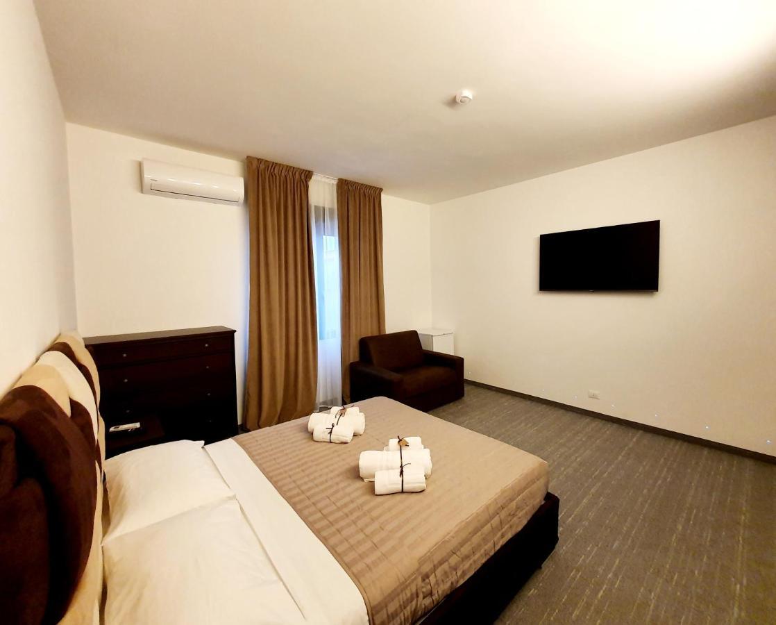 Camere Fiera Verona - Casanostra ภายนอก รูปภาพ