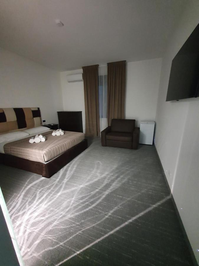 Camere Fiera Verona - Casanostra ภายนอก รูปภาพ